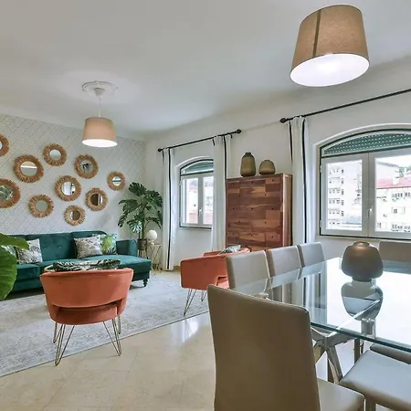 Zentrale Wohnung In Lissabon * ליסבון